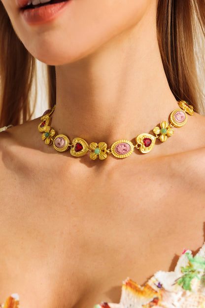 Collar con colgante de corazón de piedras preciosas 