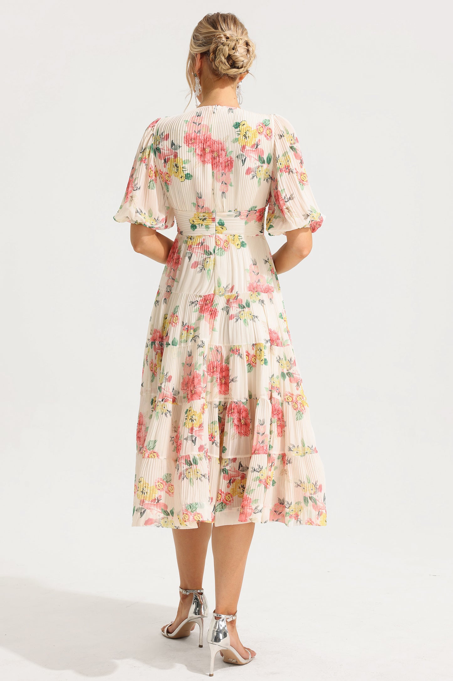 Vestido midi plisado con mangas abullonadas y estampado floral 