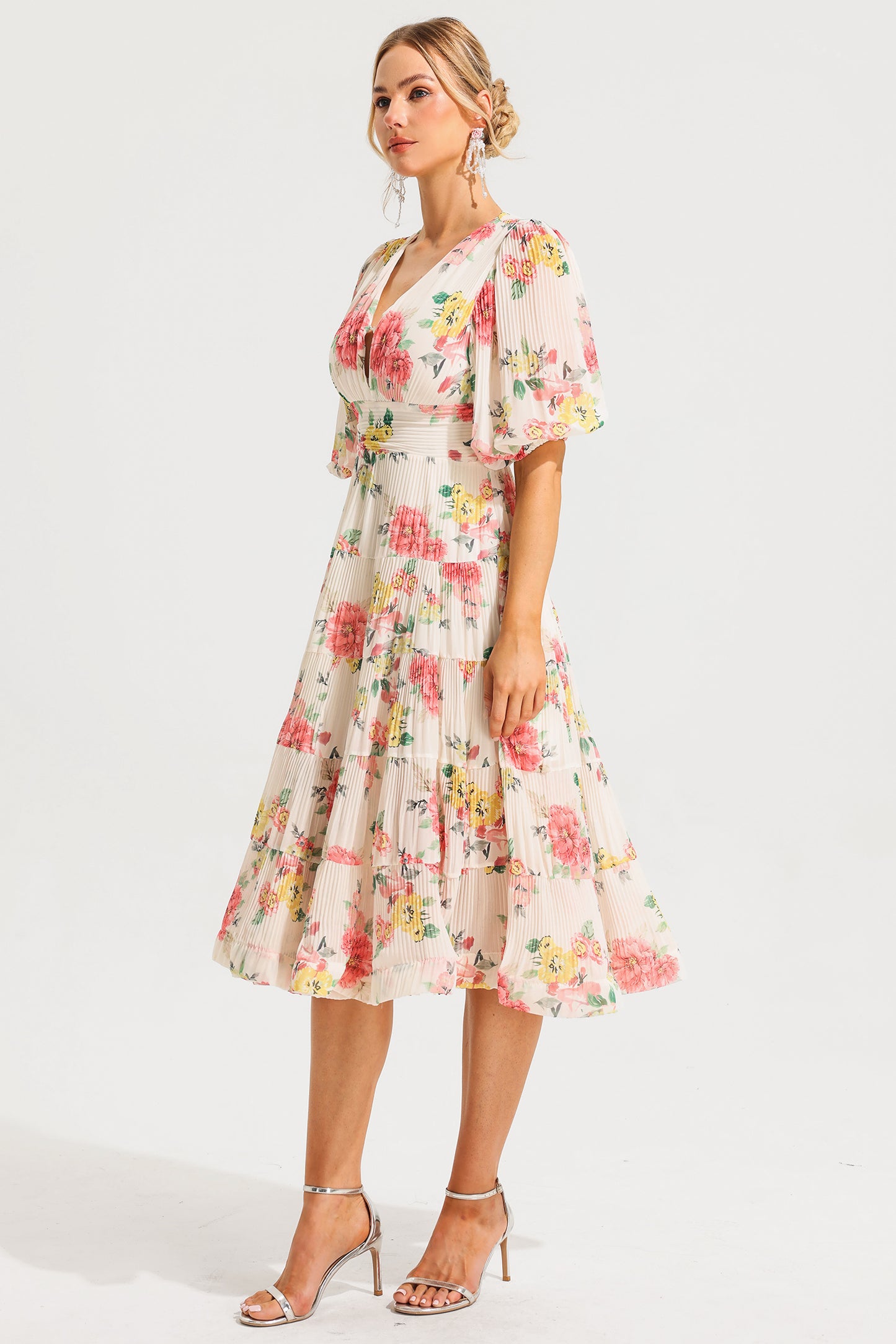 Vestido midi plisado con mangas abullonadas y estampado floral 