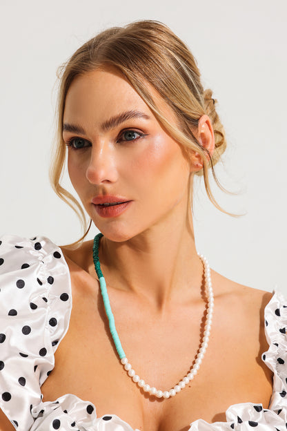 Collar con perla sintética en contraste de colores 