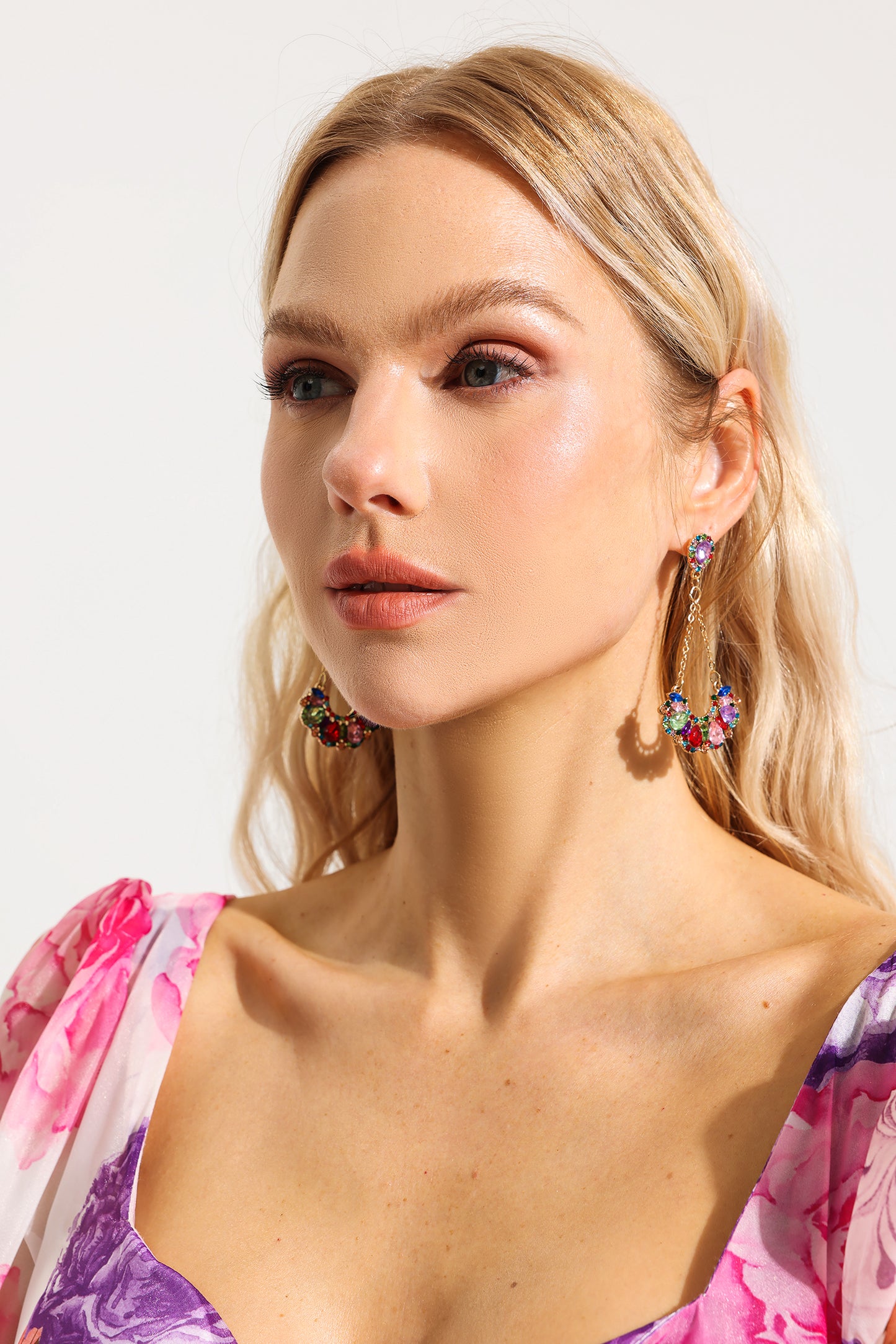 Pendientes colgantes de diamantes de colores de imitación 