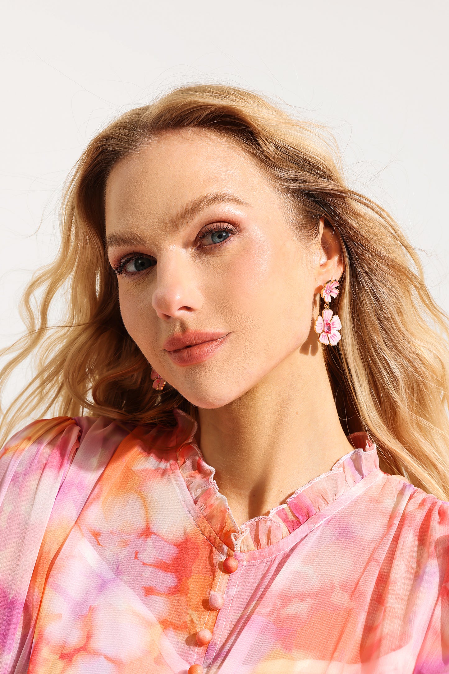 Pendientes colgantes de piedras preciosas de imitación florales esmaltadas 