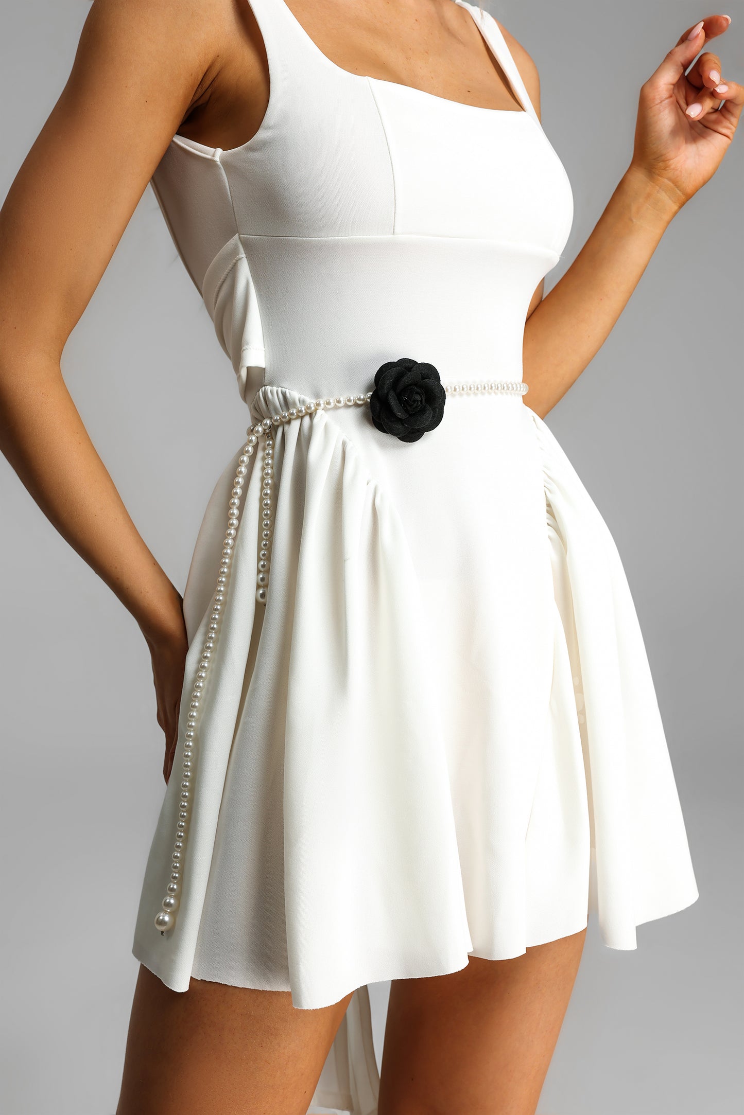 Cadena de cintura con decoración floral 3D de perlas artificiales 