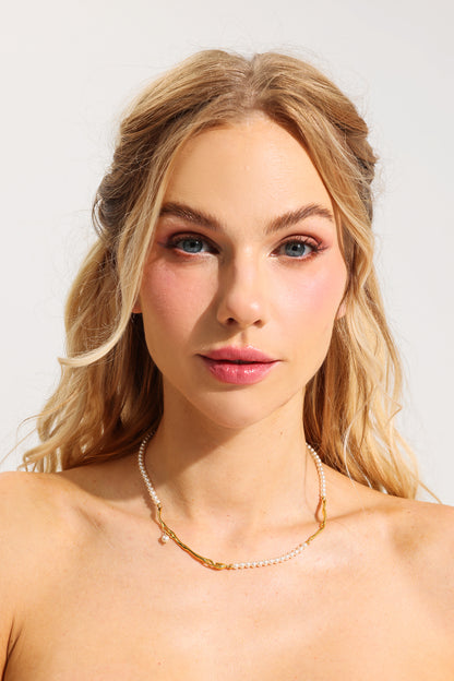 Collar de metal con perlas de imitación 