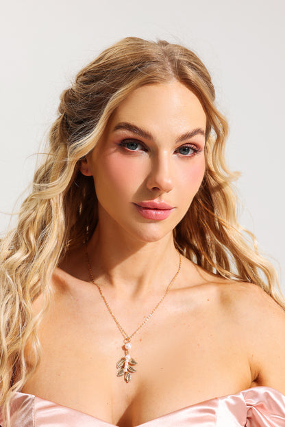 Collar de perlas de imitación de metal con forma de hoja 