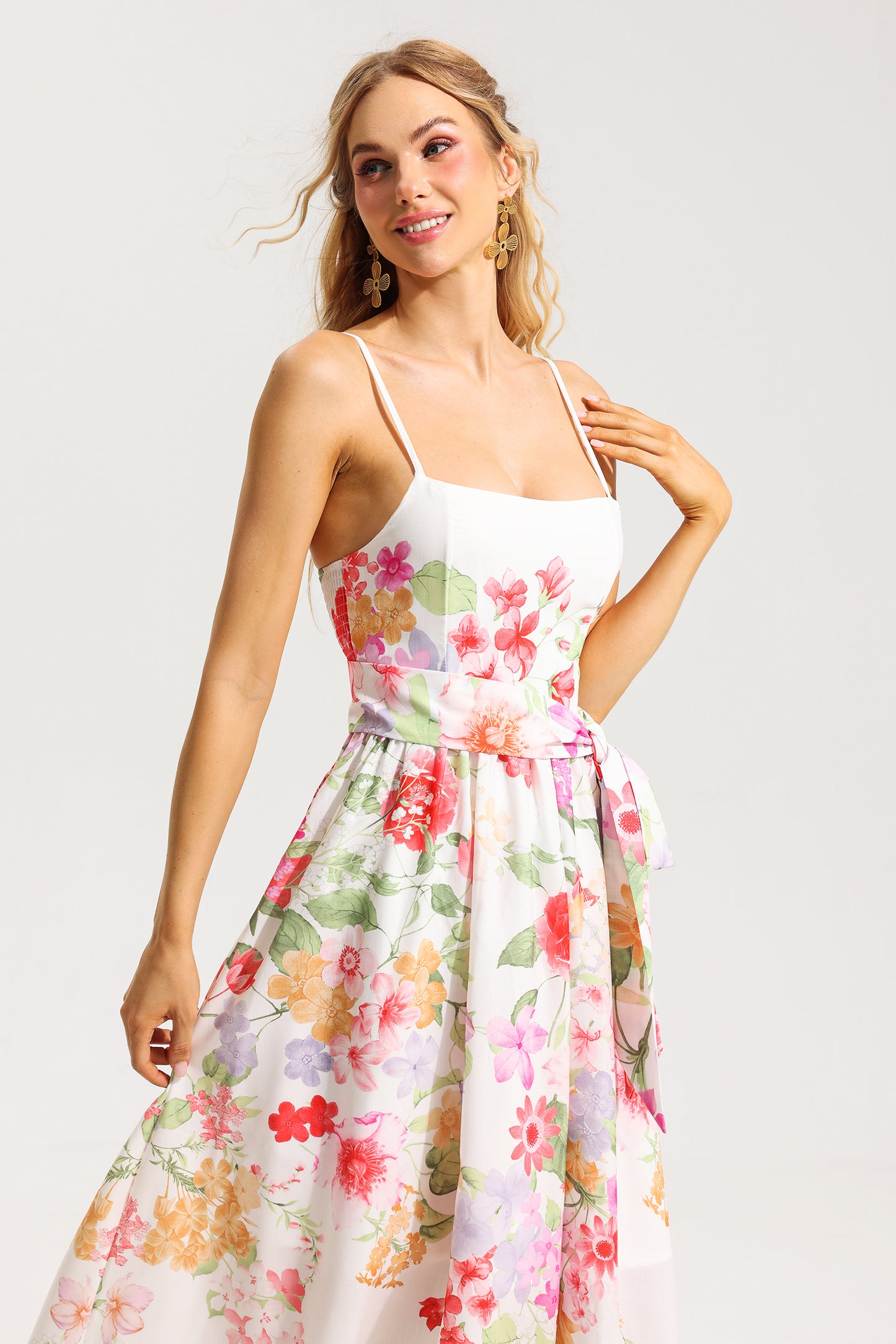 Vestido midi sin mangas con estampado floral y cinturón 