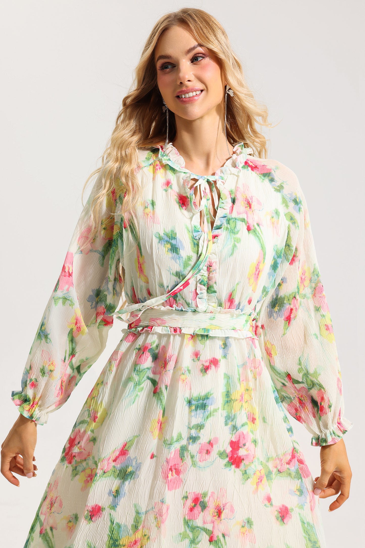 Vestido midi con volantes y encaje floral 