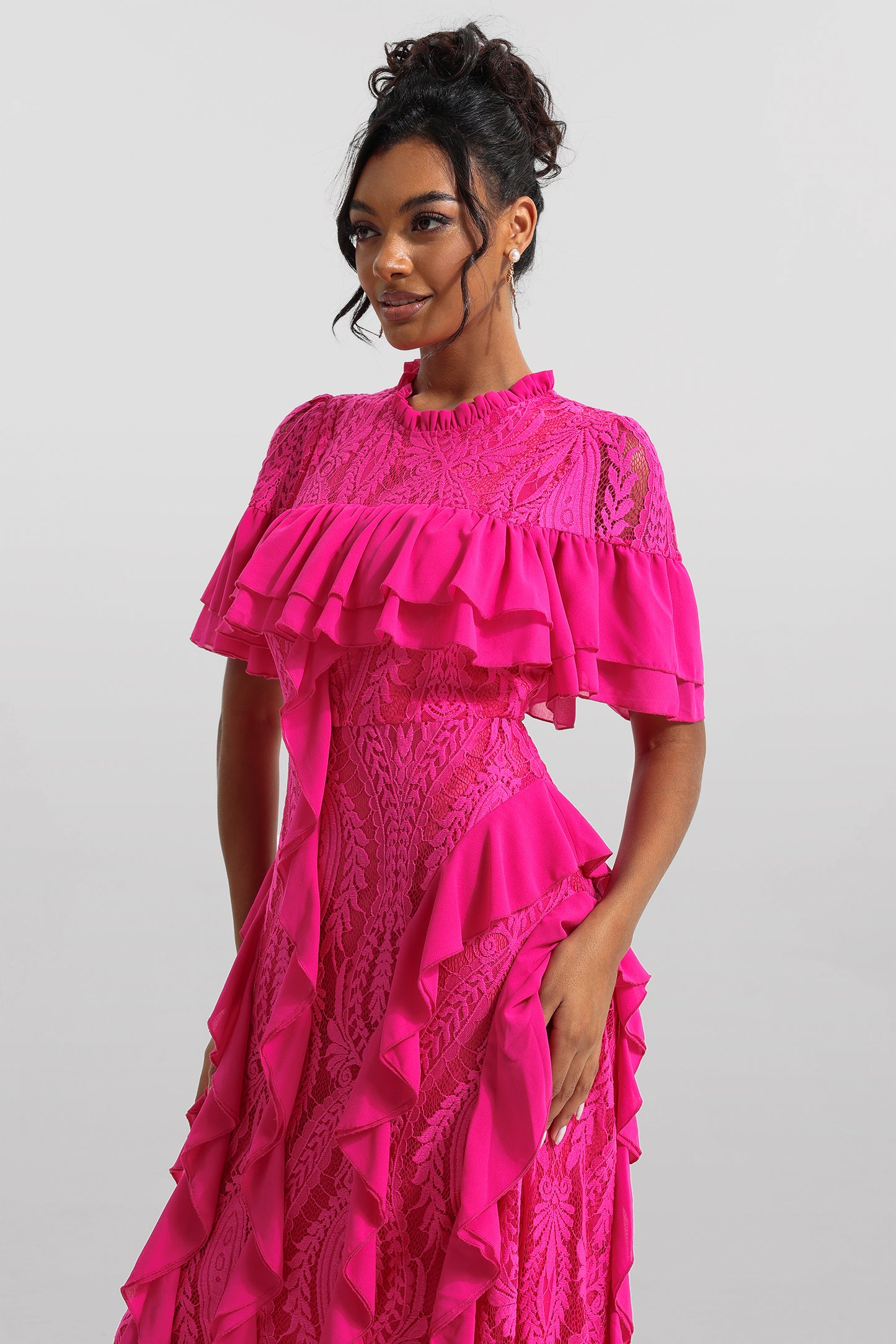 Vestido midi de encaje liso con volantes 