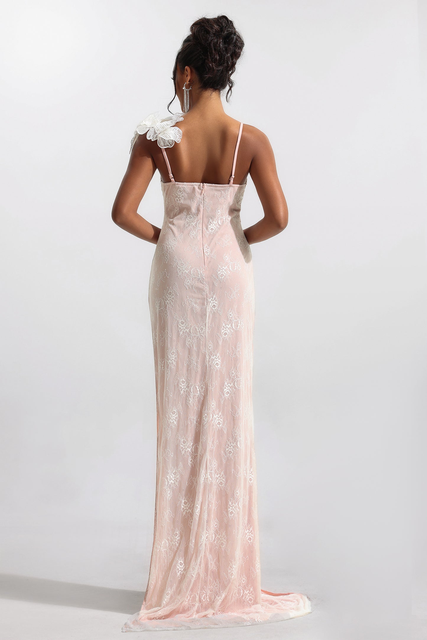 Vestido largo sin mangas con encaje floral 3D y abertura 