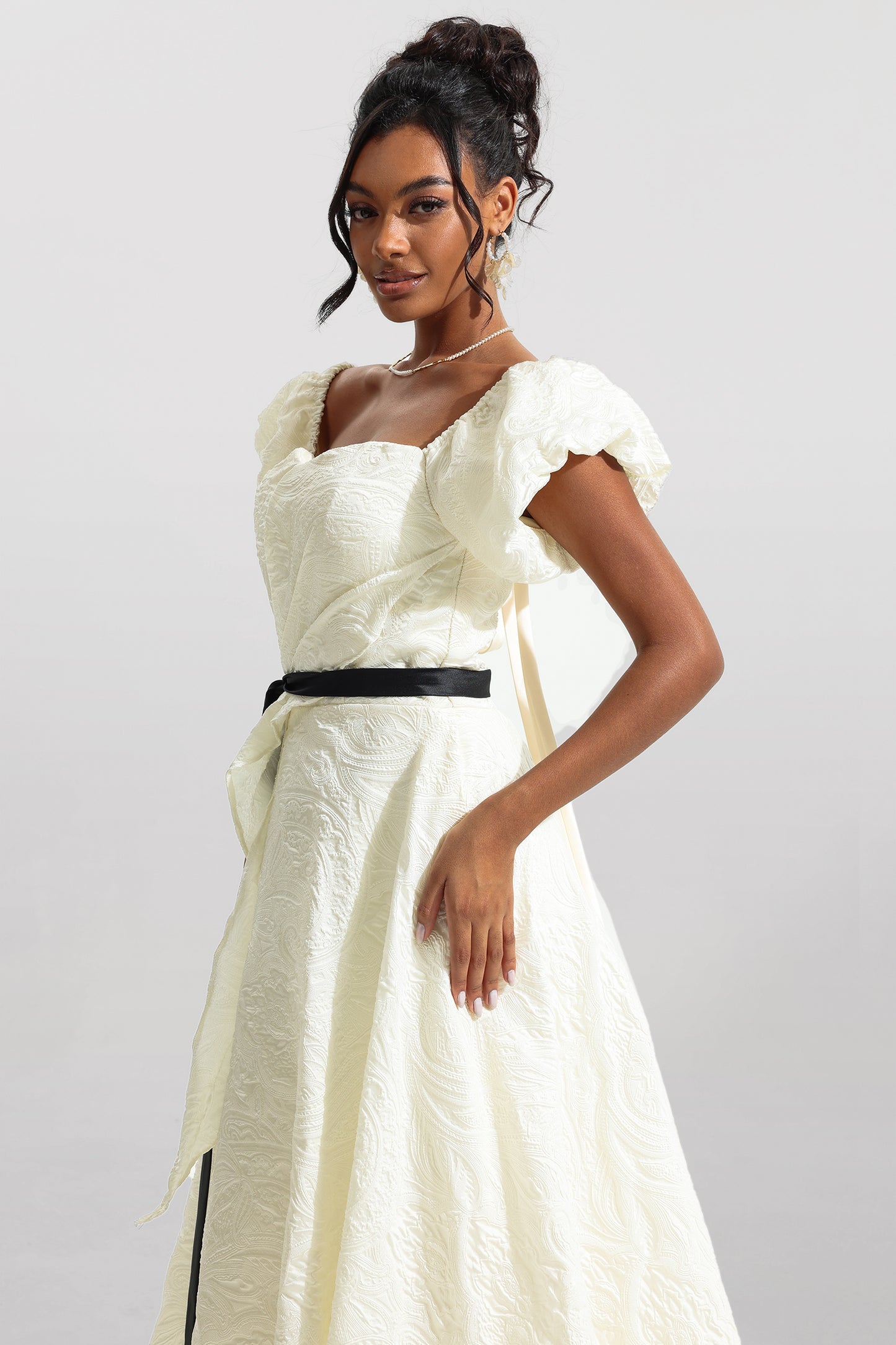 Vestido midi con mangas abullonadas de jacquard 