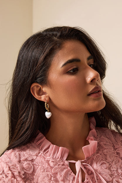 Pendientes de metal con forma de corazón semicircular 