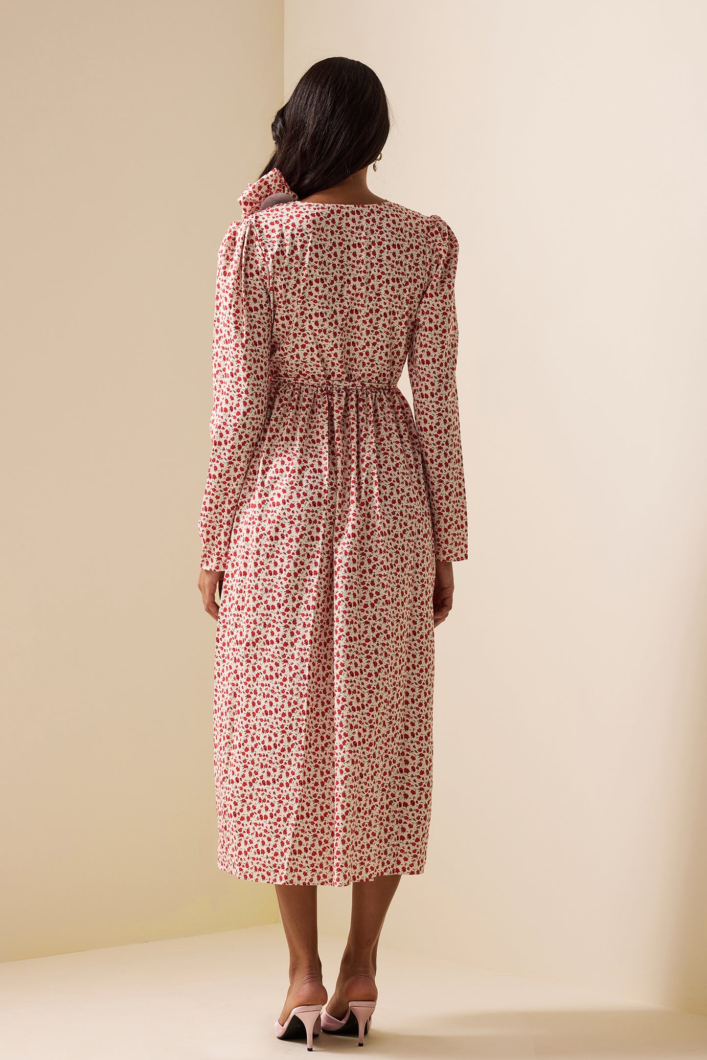 Vestido midi con abertura y manga larga con estampado floral 3D 