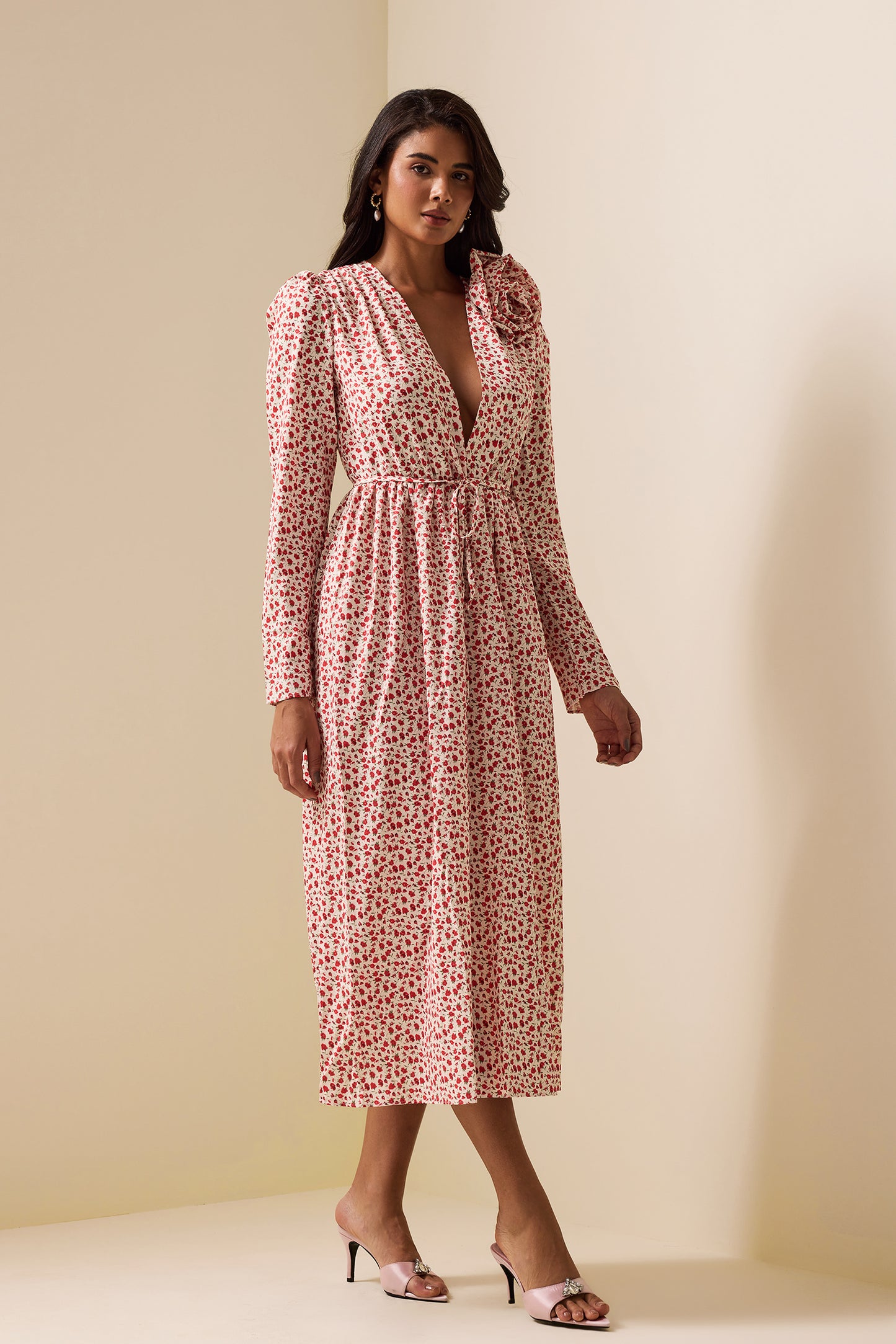 Vestido midi con abertura y manga larga con estampado floral 3D 