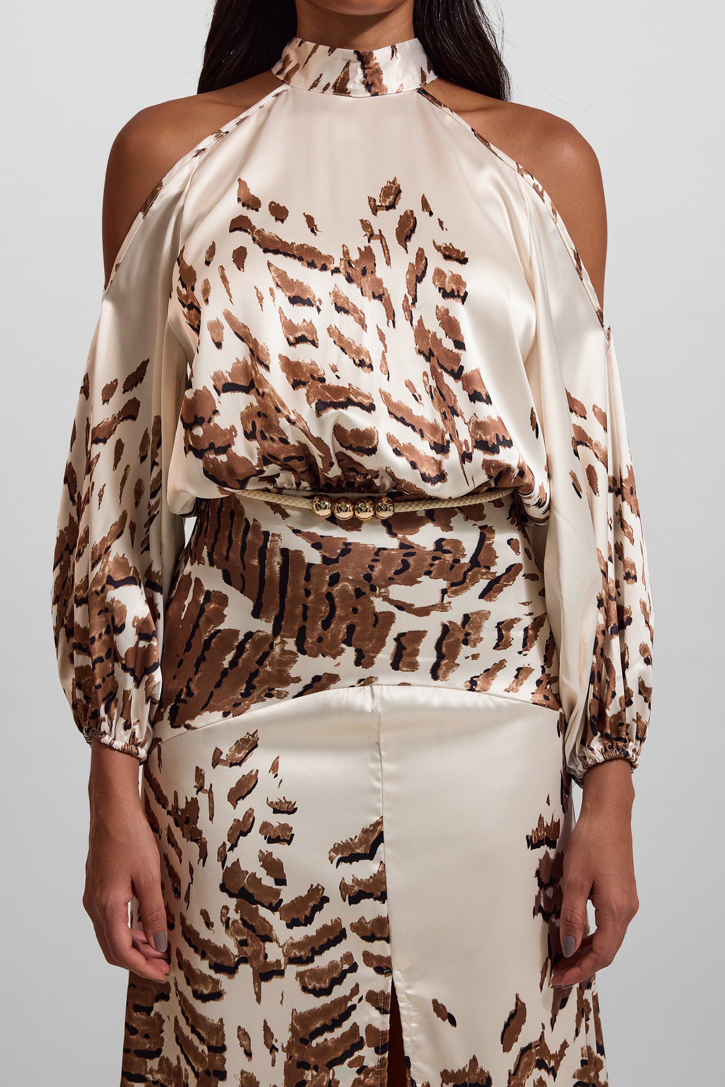 Vestido largo con mangas abullonadas y aberturas con estampado abstracto 