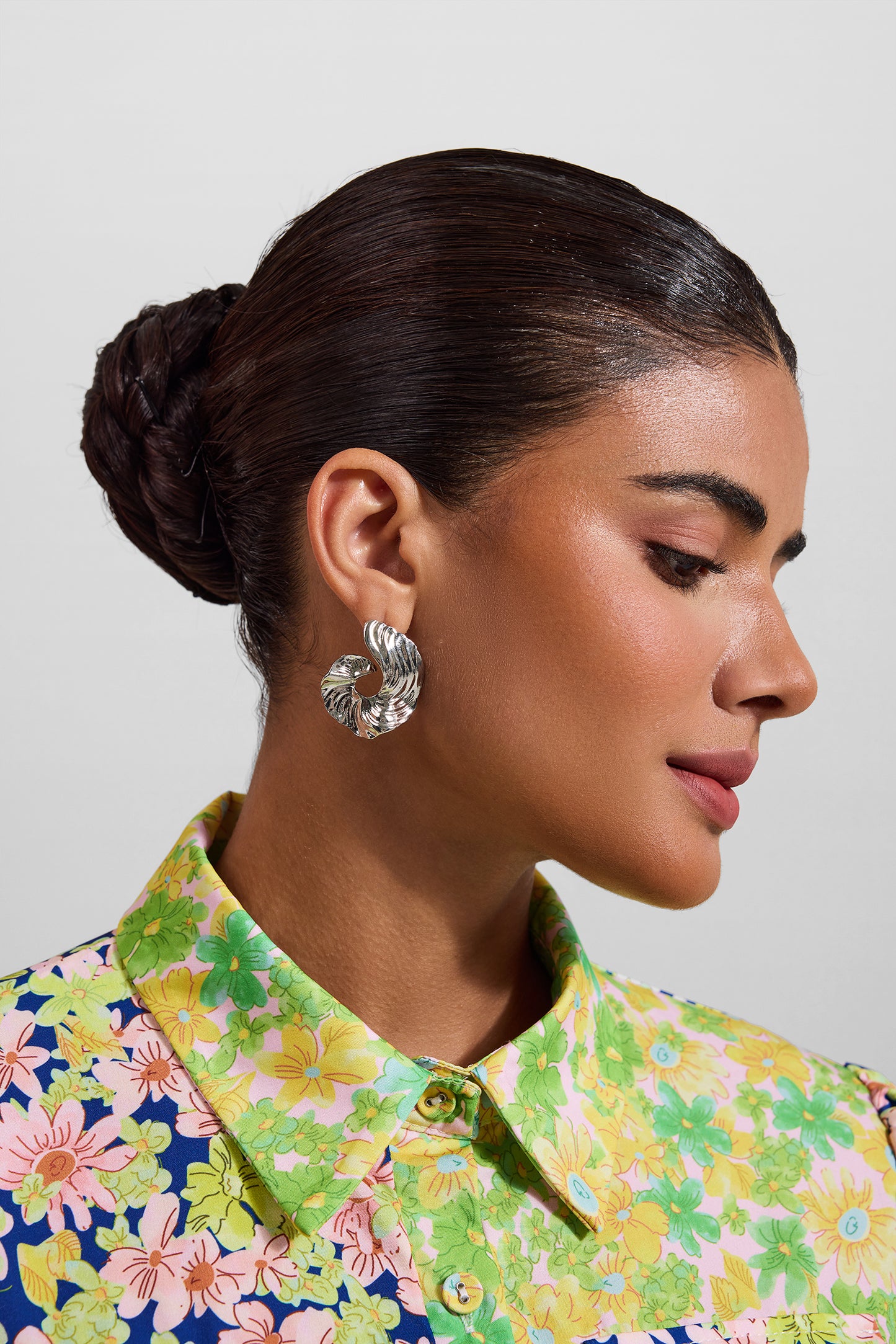 Pendientes de metal con textura irregular 