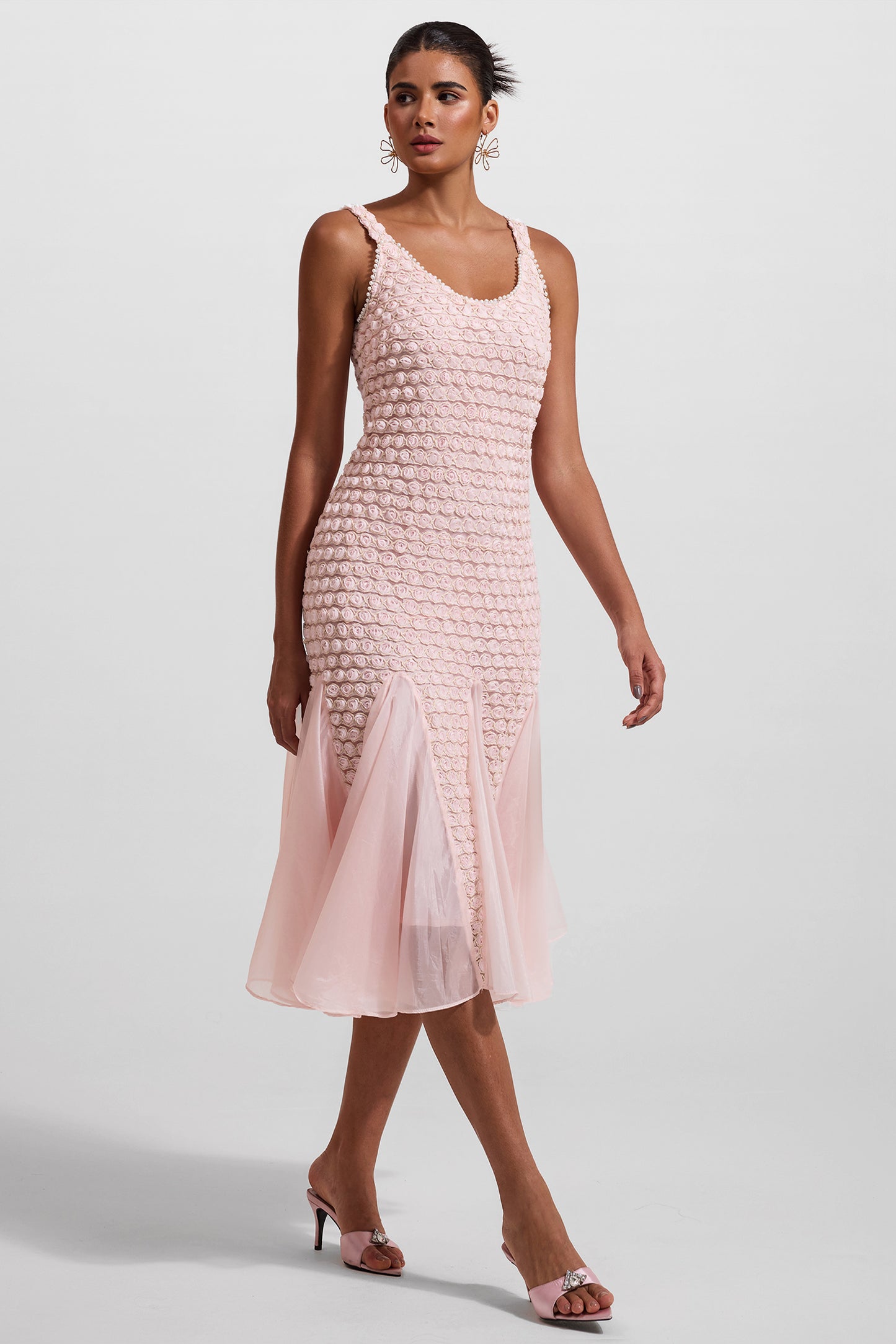 Vestido midi sin mangas con empalme bordado 