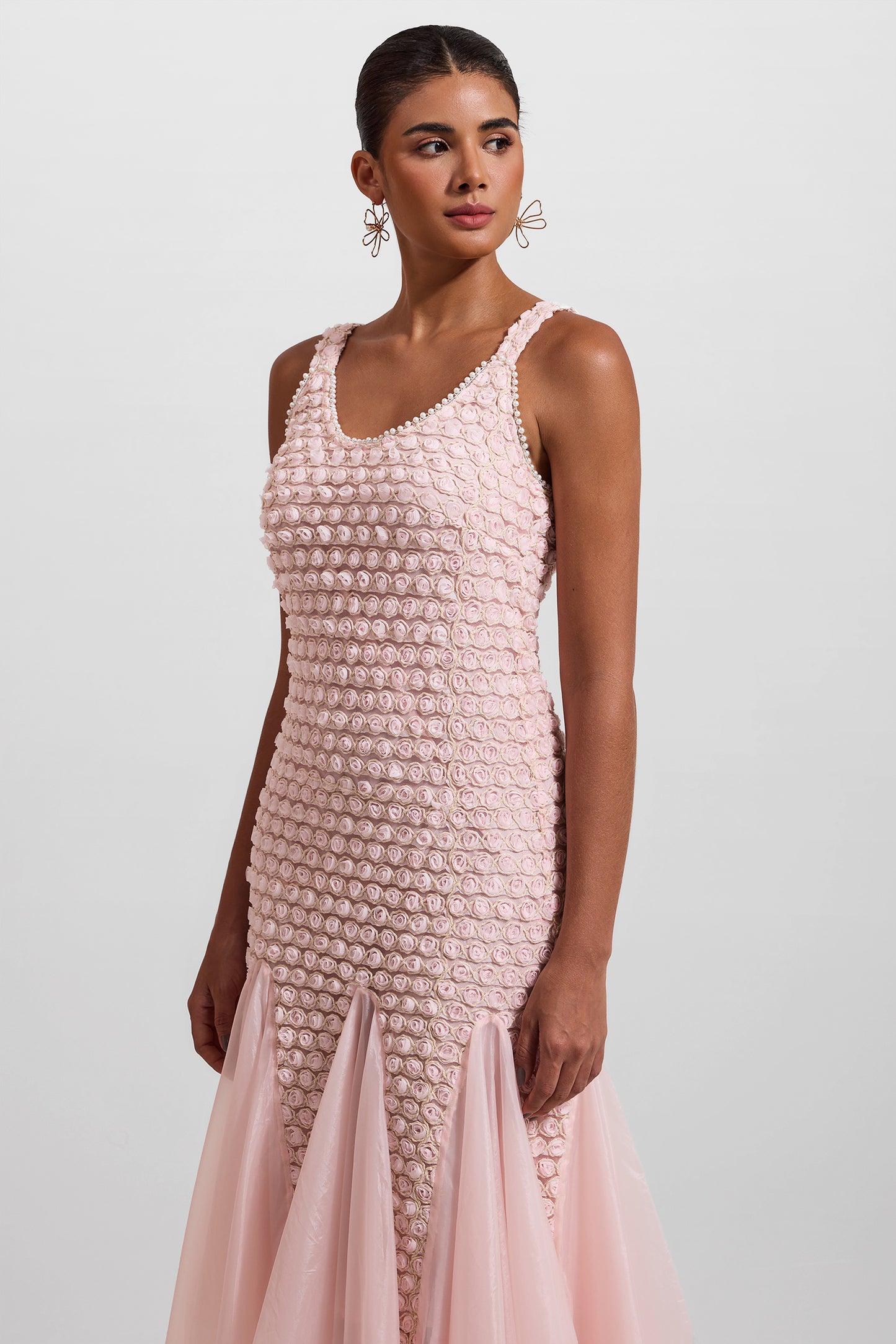 Vestido midi sin mangas con empalme bordado 