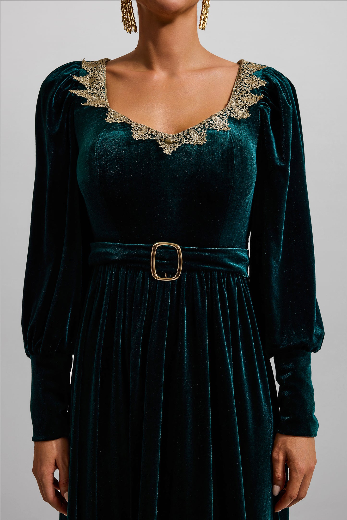 Vestido largo de terciopelo liso con mangas farol 