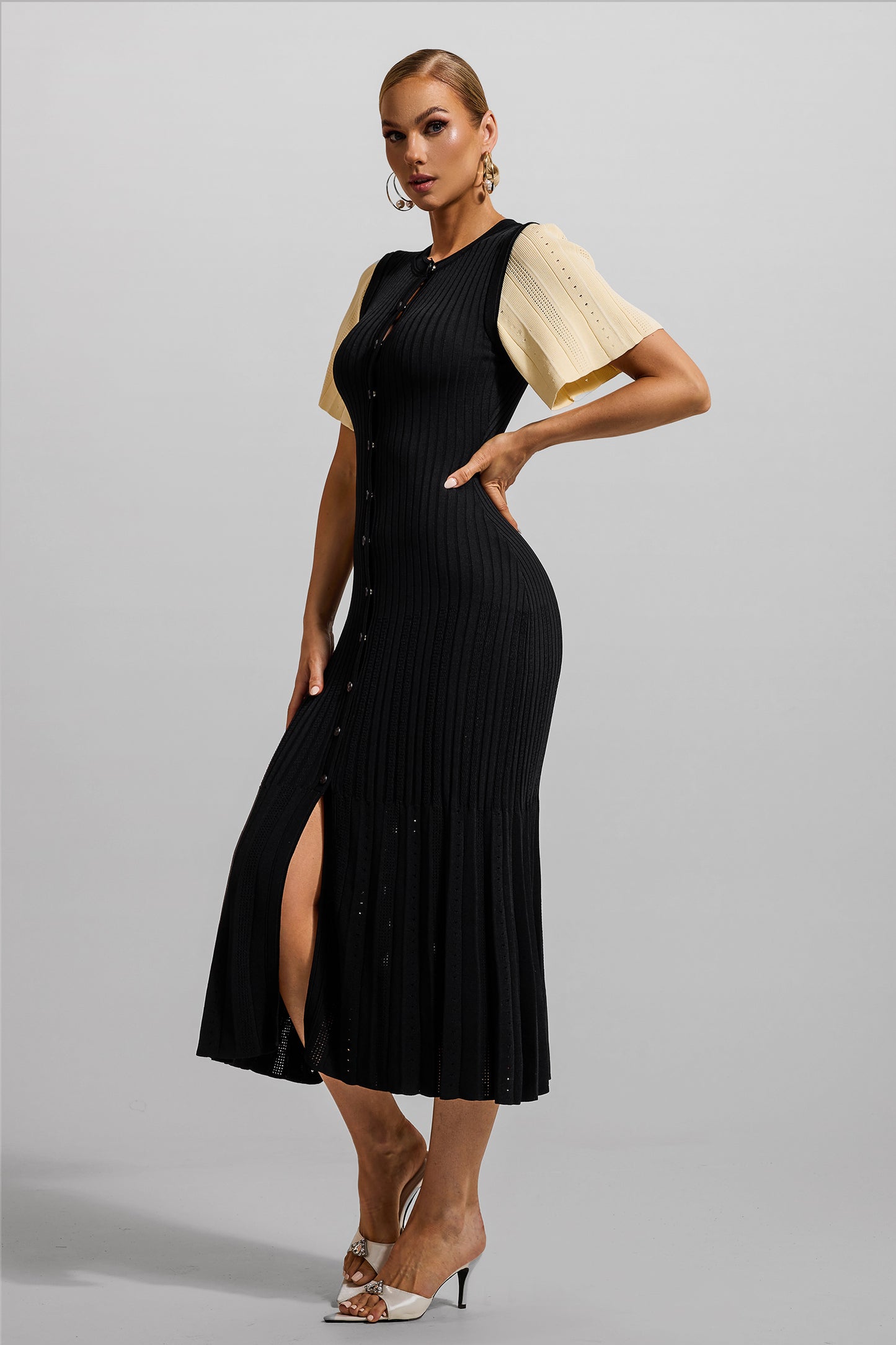 Vestido midi negro con botones de jersey 