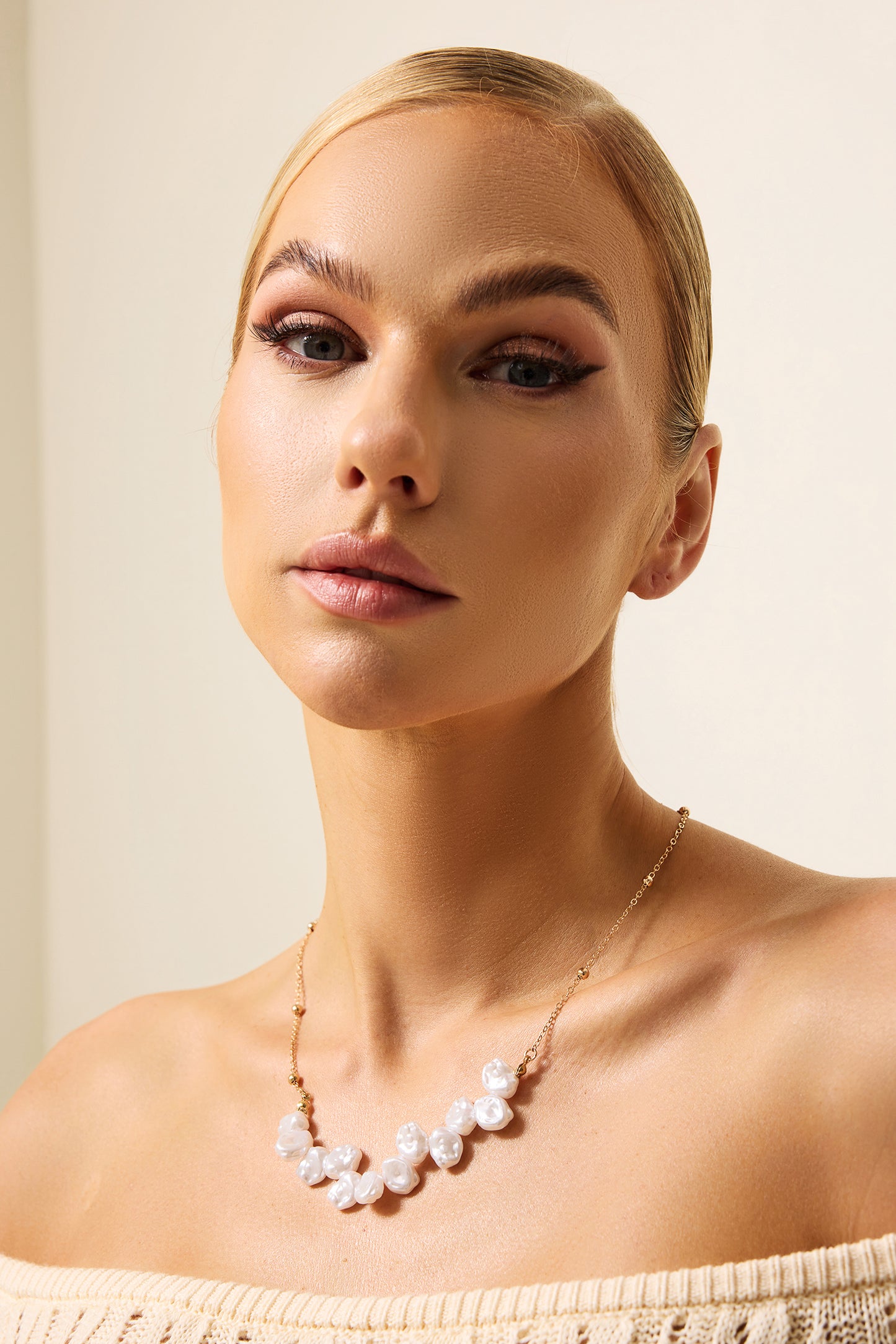 Collar de cadena de metal con perlas de imitación 