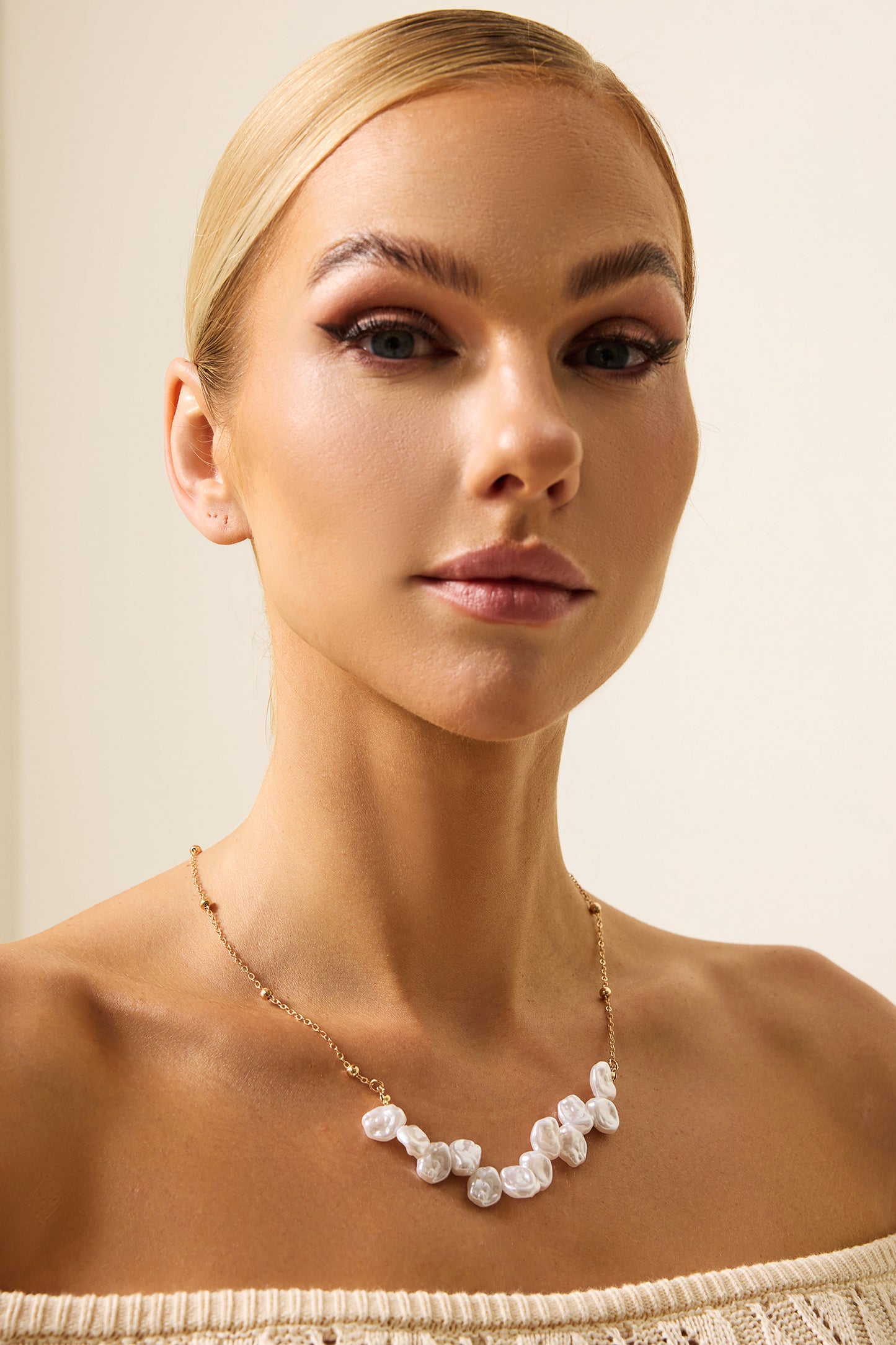 Collar de cadena de metal con perlas de imitación 