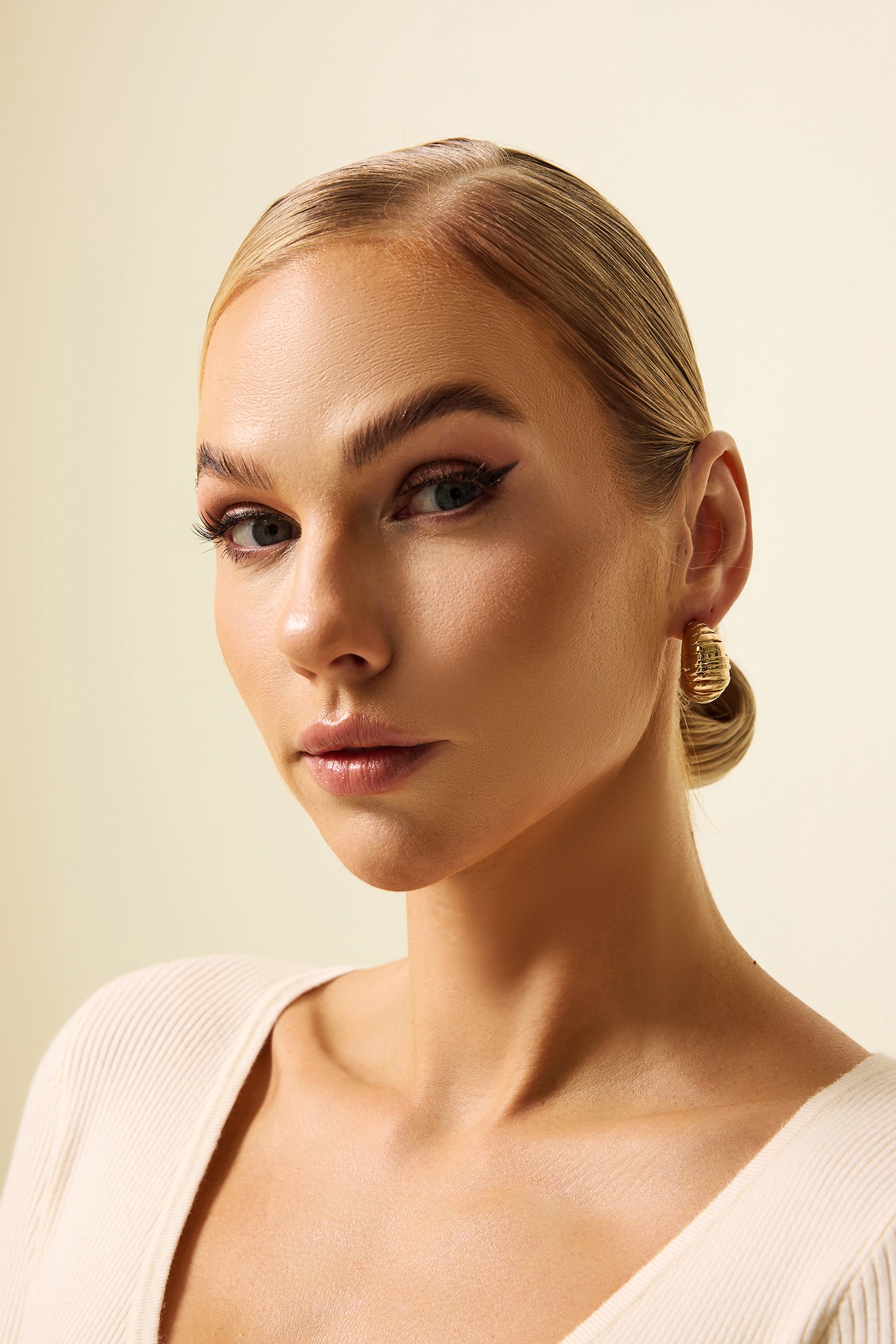 Pendientes de metal en forma de media luna 