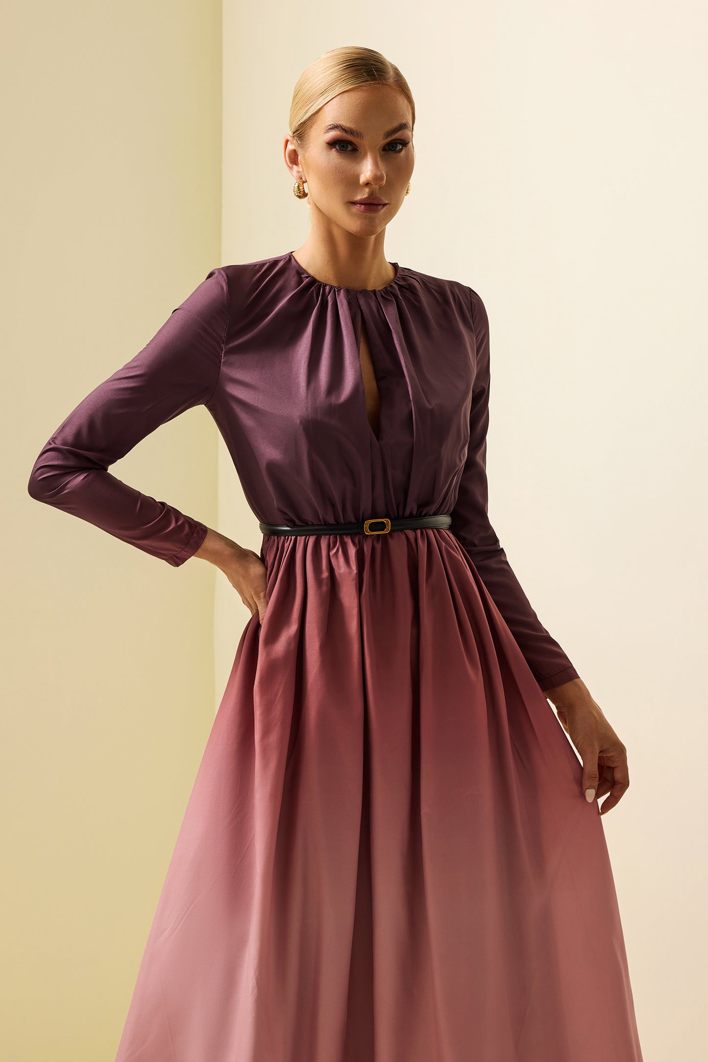 Cinturón de cuero con botones de metal 