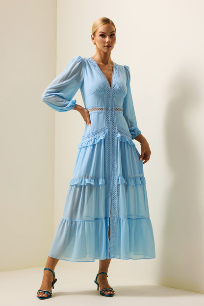 Vestido midi de encaje liso con escote en V y volantes en azul 