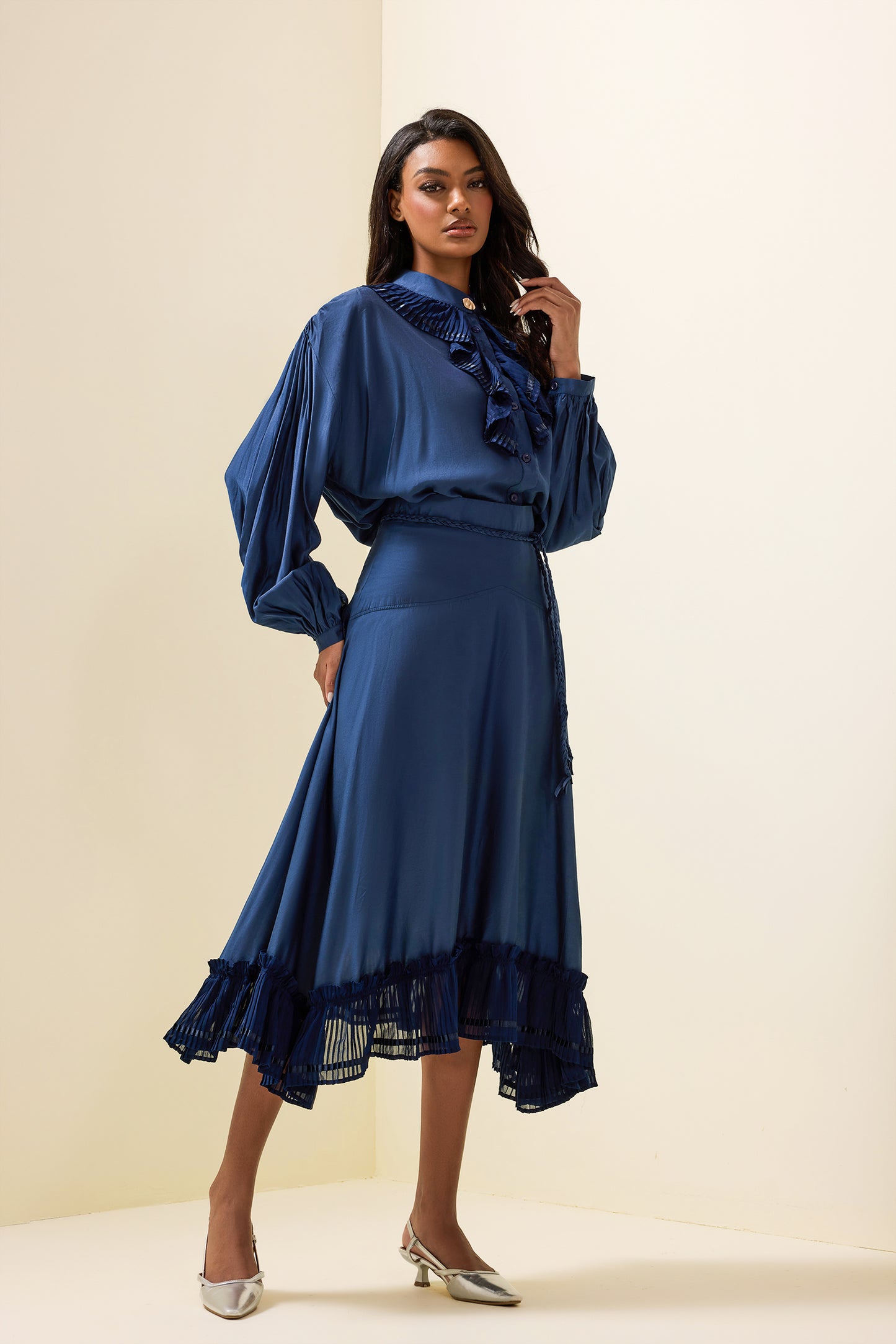 Conjunto de top con volantes lisos y falda midi plisada de cintura alta 