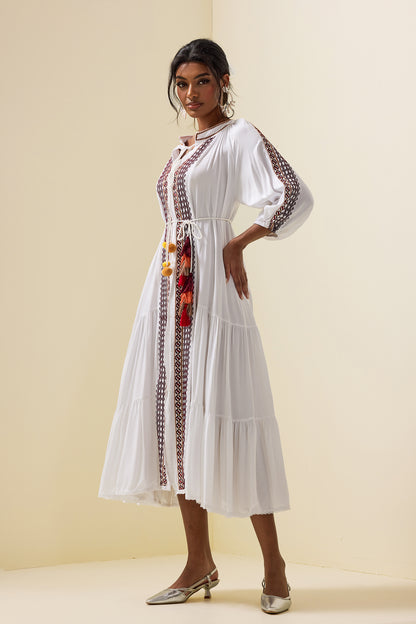 Vestido midi bordado con estampado paisley y cinturón 