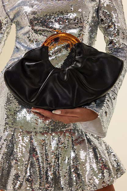 Bolso fruncido con asa acrílica de cuero sintético 