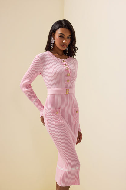 Vestido midi de manga larga de jersey con botones metálicos en rosa 