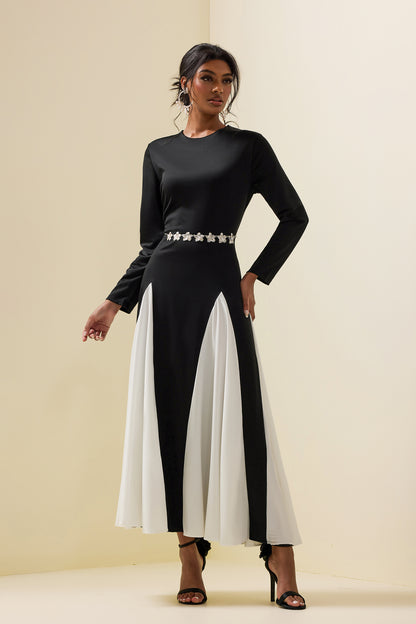 Cadena de cintura con flores de metal y perlas sintéticas 