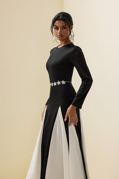 Cadena de cintura con flores de metal y perlas sintéticas 