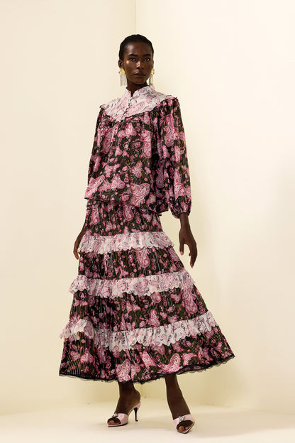 Vestido midi con estampado paisley y lámina dorada 