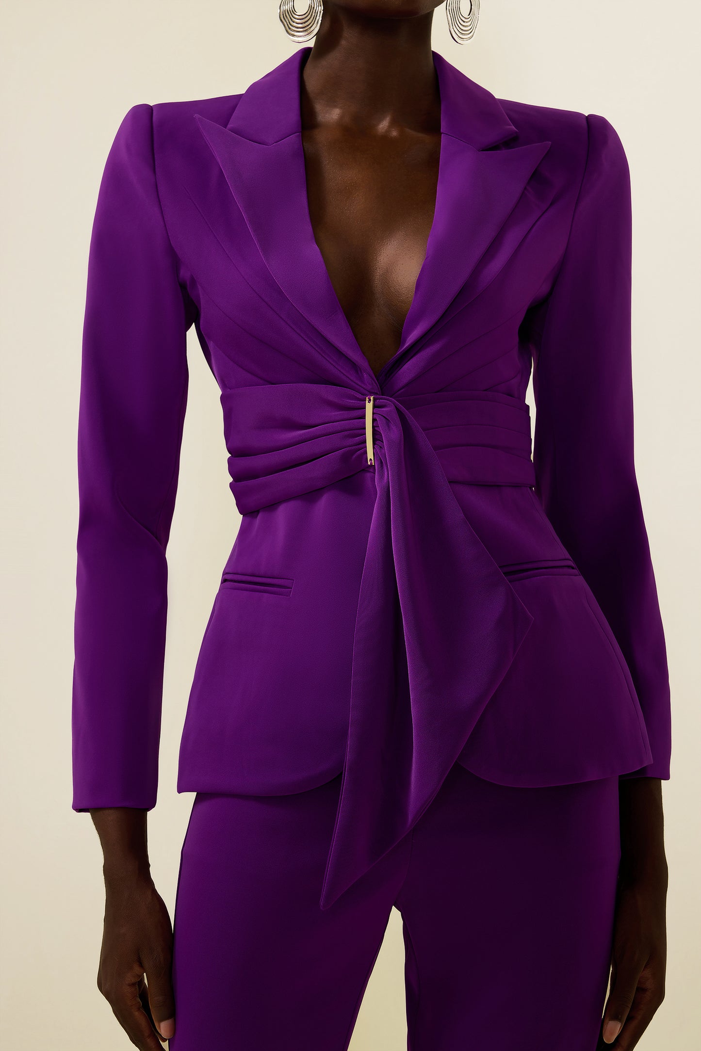 Conjunto de blazer con bajo fruncido liso y pantalón liso de cintura media 