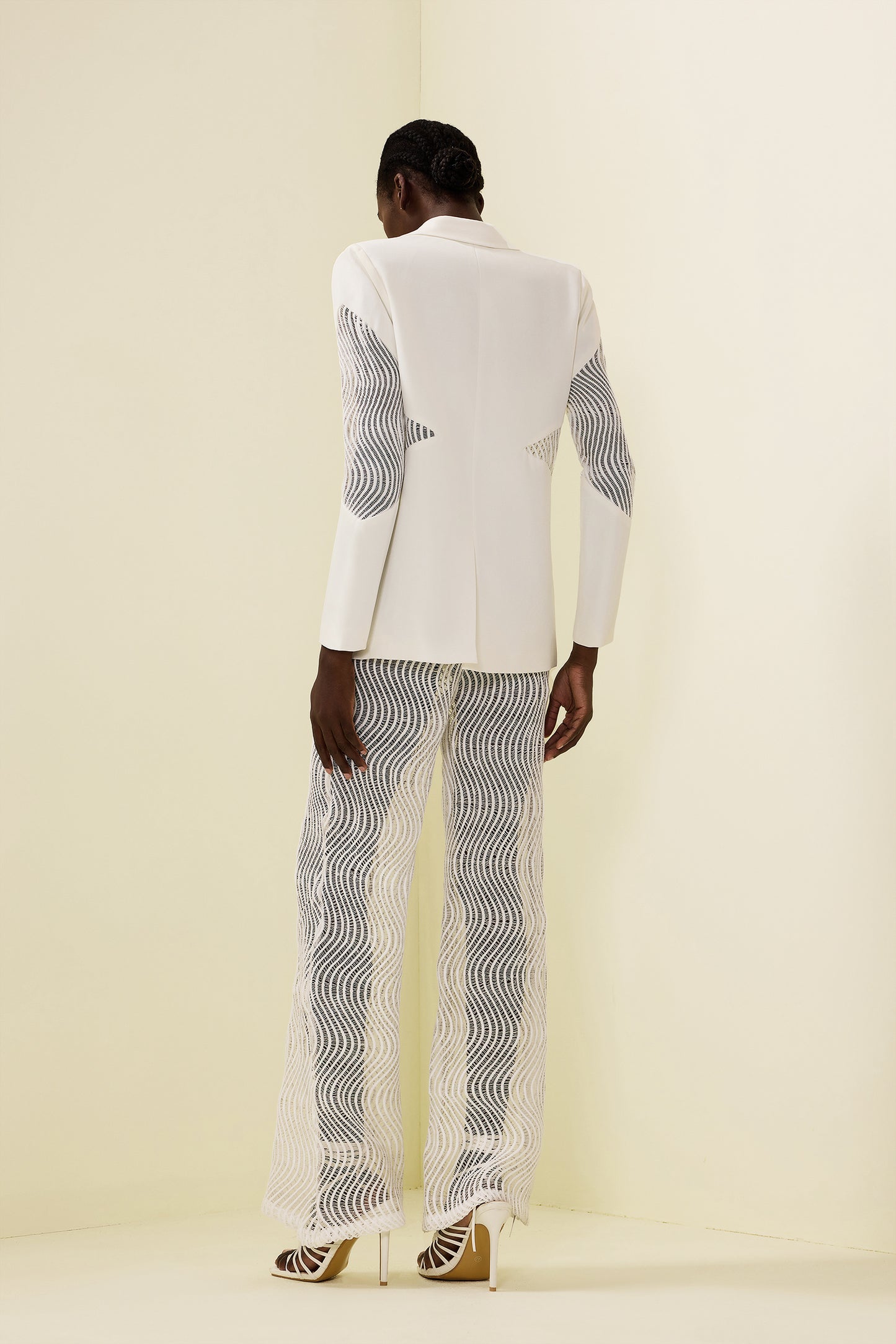 Pantalones de cintura media con jacquard de líneas onduladas 