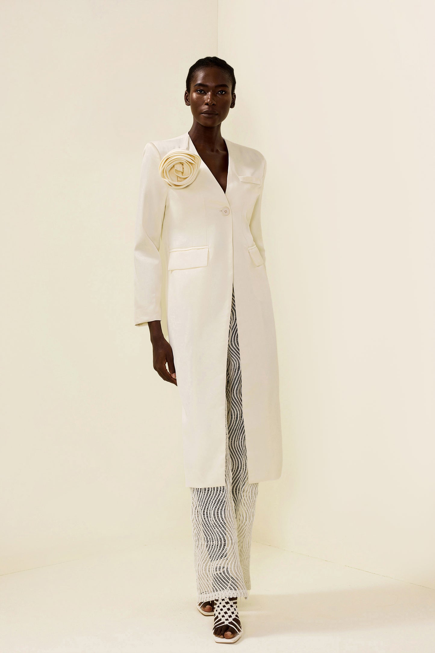 Abrigo de manga larga liso con estampado floral 3D 