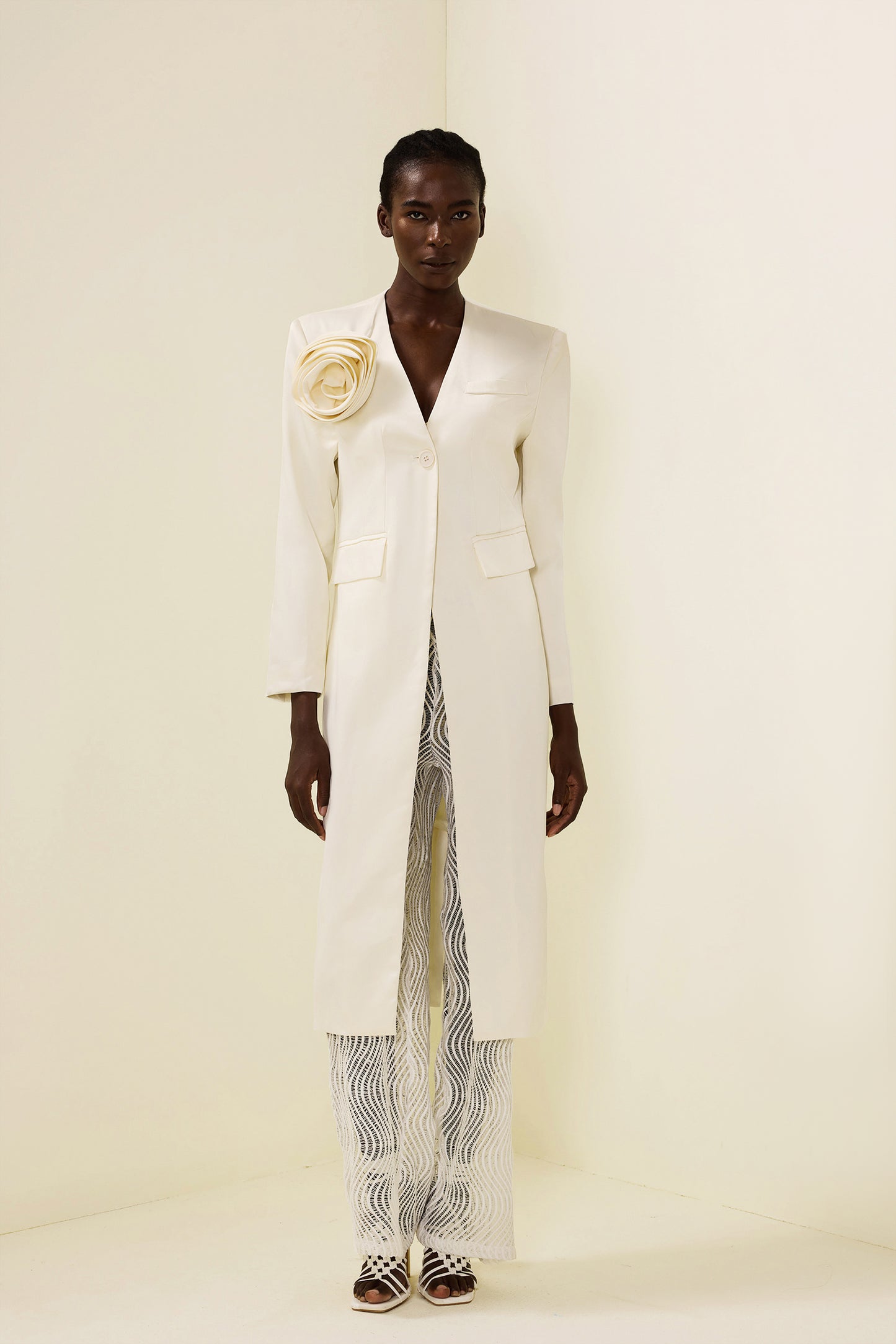 Abrigo de manga larga liso con estampado floral 3D 