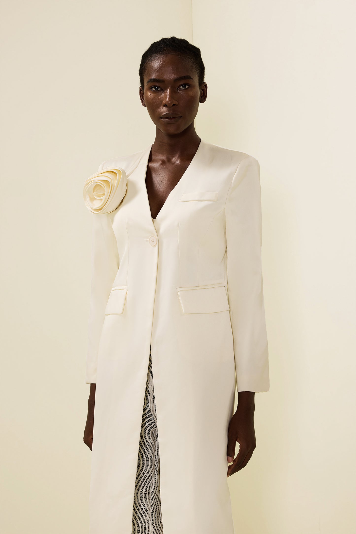 Abrigo de manga larga liso con estampado floral 3D 