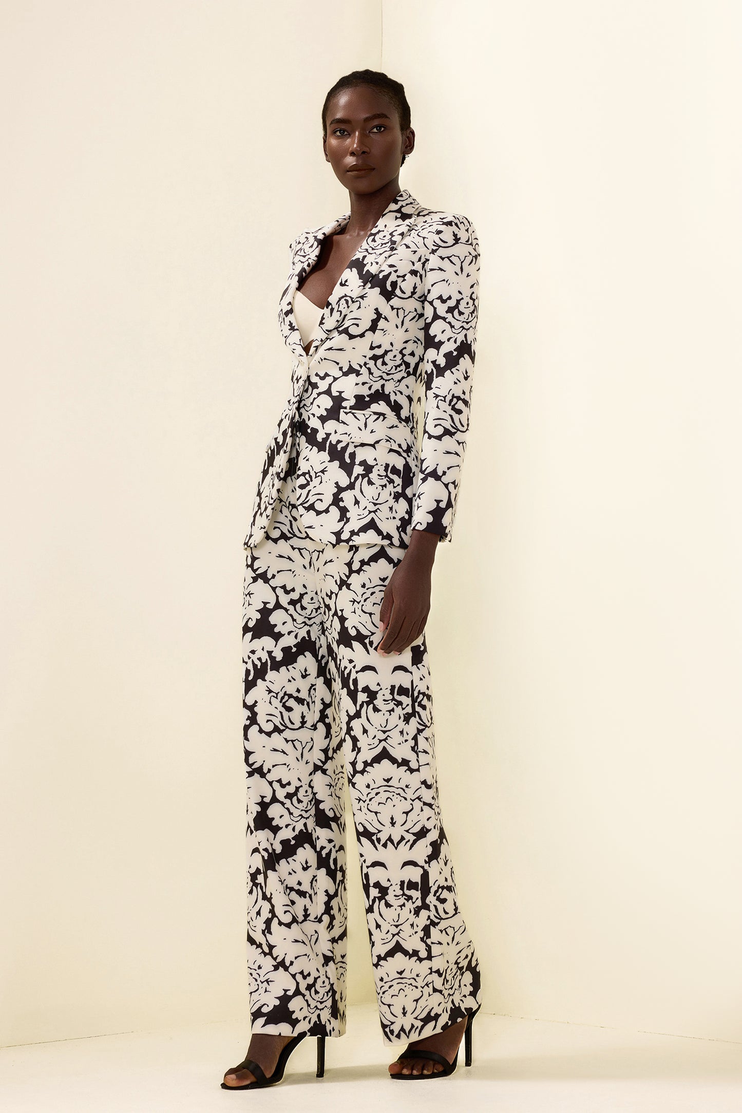 Conjunto de top con hombreras florales y pantalón de cintura alta 