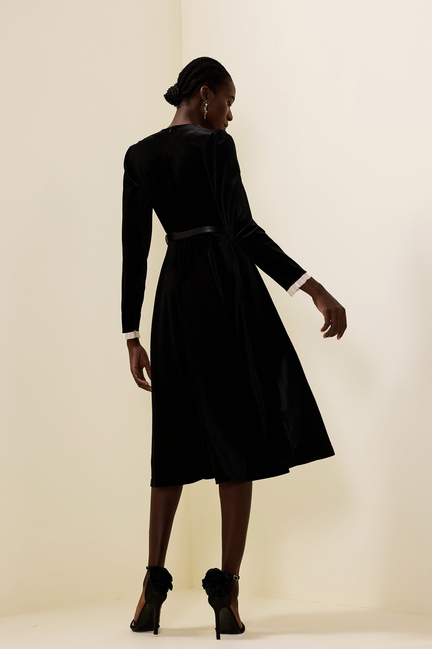 Vestido midi de terciopelo con lazo de diamantes de imitación 