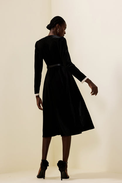 Vestido midi de terciopelo con lazo de diamantes de imitación 