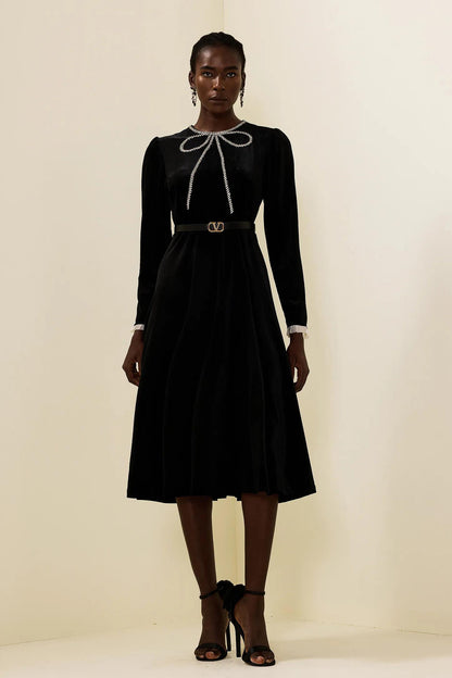 Vestido midi de terciopelo con lazo de diamantes de imitación 