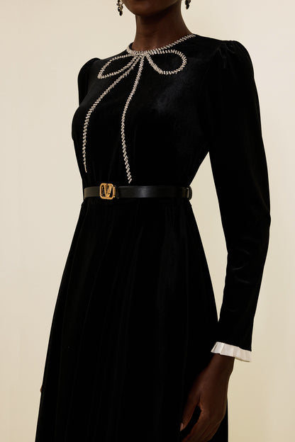 Vestido midi de terciopelo con lazo de diamantes de imitación 