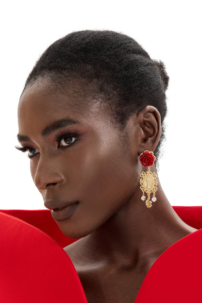 Pendientes colgantes con forma de rosa y camafeo de diamantes falsos 