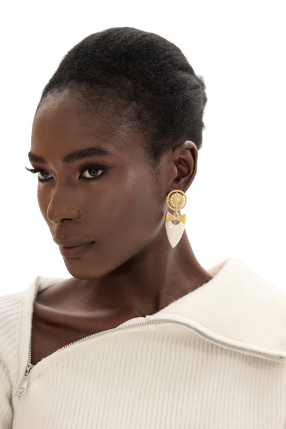 Pendientes colgantes con forma de corazón chapados en oro de 18 quilates 