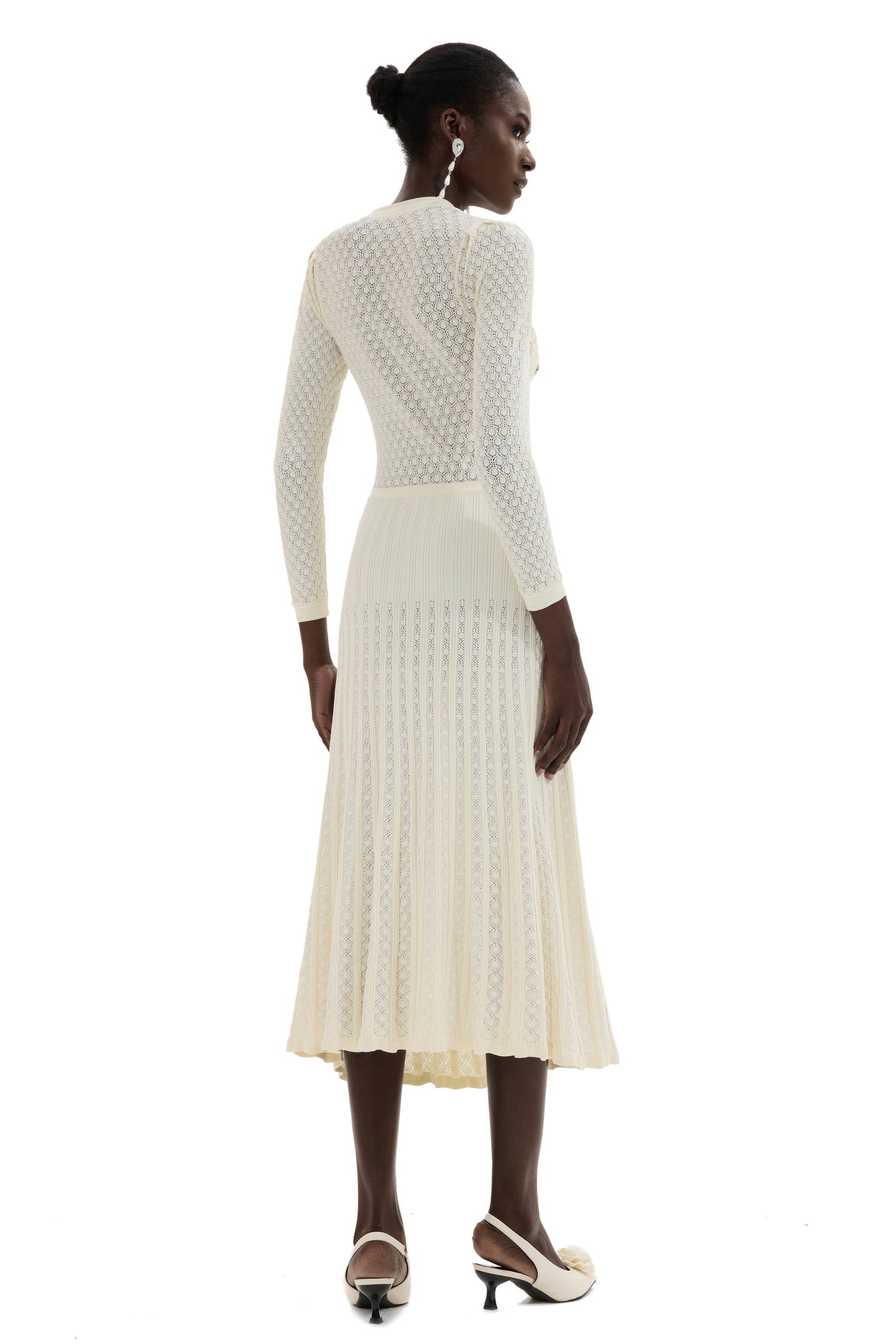 Vestido midi de manga larga con botones de punto 