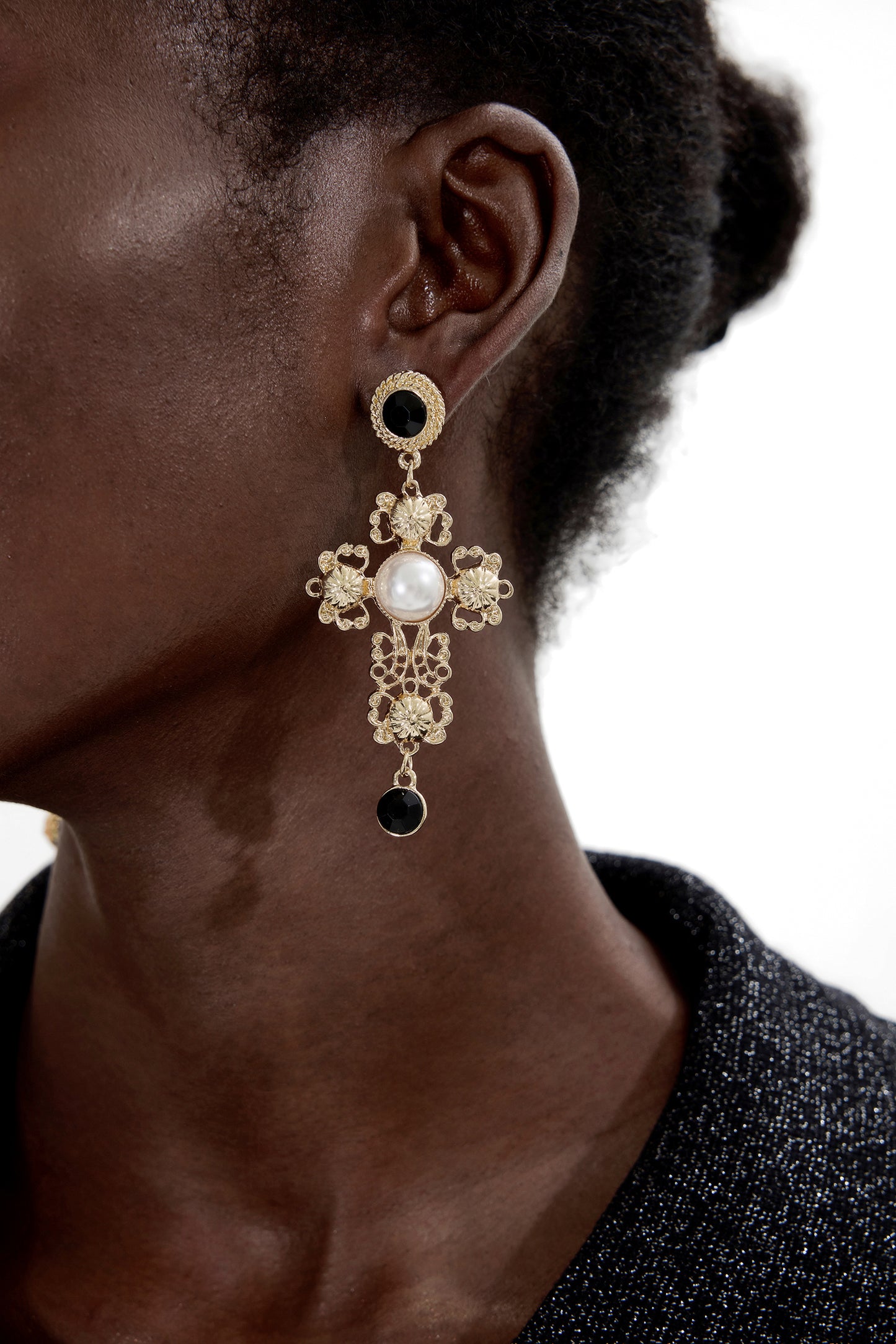 Pendientes colgantes de metal con forma de cruz y perla sintética 