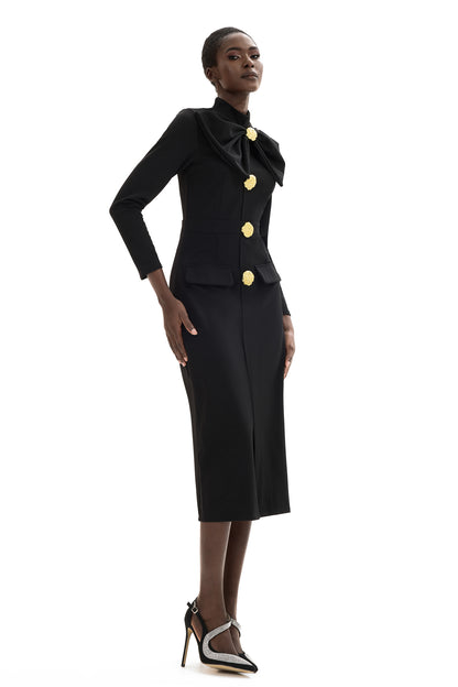 Vestido midi de manga larga con botones metálicos y lazo 